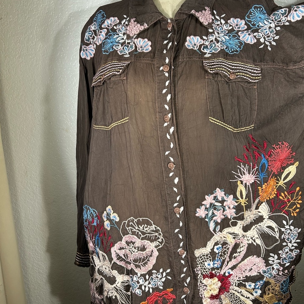 Johnny Was Audrey Oversized Cowgirl Button Up in Dusty Mocha Japanese Rayon NWT - Picture 6 of 13